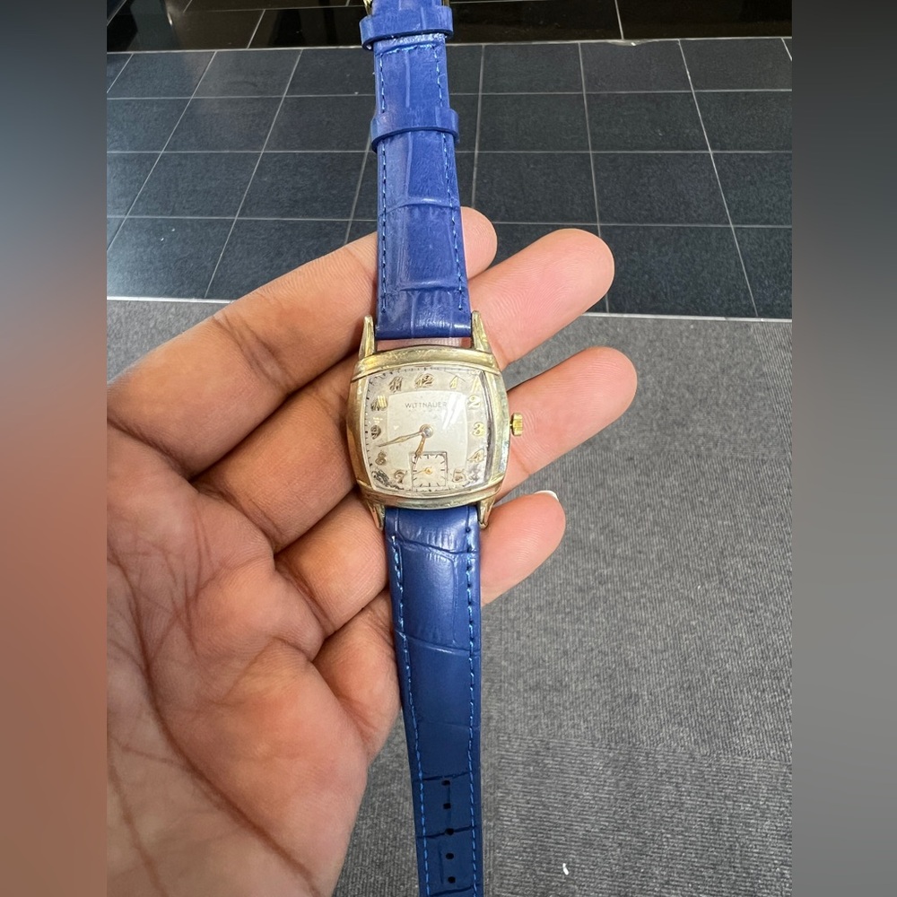 Vintage Wittnauer unisex  Winding Watch, Beautiful & Running